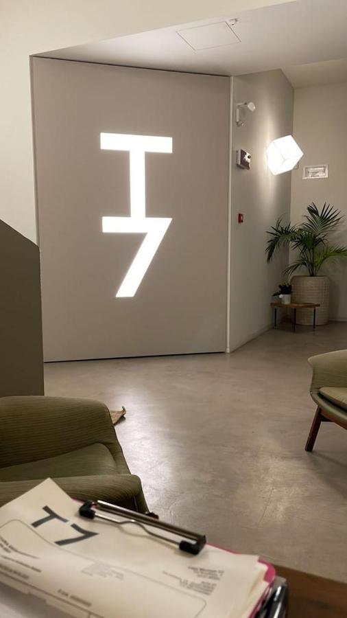T7